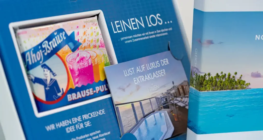 Close-up of an NCL gift box with Ahoj-Brause, card, and maritime design – an example of custom packaging.